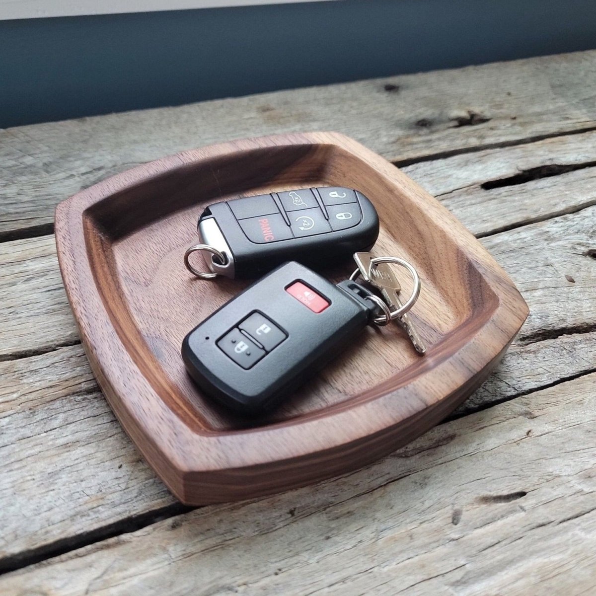 Solid wood catch-all tray - Microstep Customs
